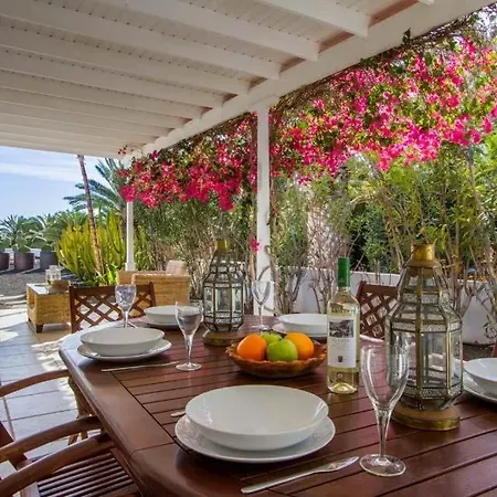 Villa Sleeps 8 Pool Air Con Wifi *