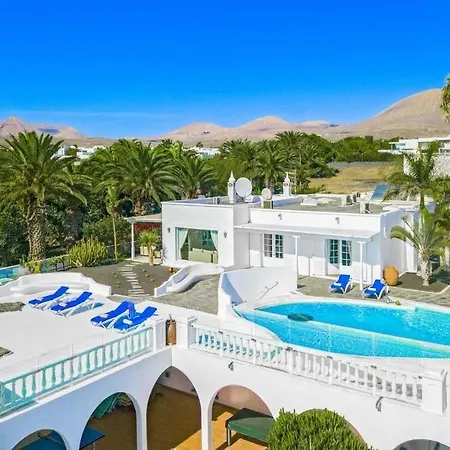 Sleeps 8 Pool Air Con Wifi Puerto Calero