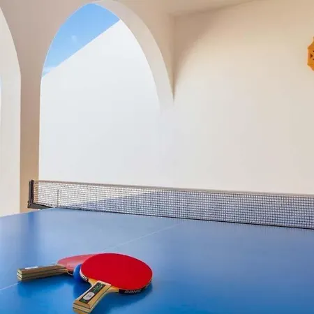 Villa Sleeps 8 Pool Air Con Wifi *