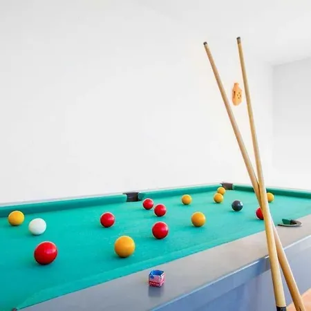 Sleeps 8 Pool Air Con Wifi Willa