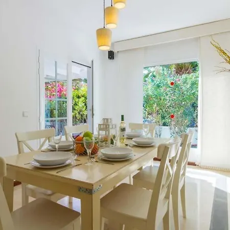 Sleeps 8 Pool Air Con Wifi Villa Puerto Calero