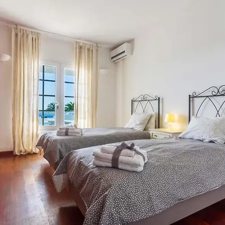 Willa Sleeps 8 Pool Air Con Wifi