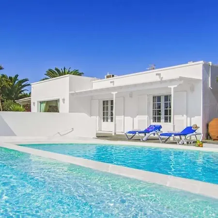 Sleeps 8 Pool Air Con Wifi Villa Puerto Calero