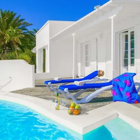 Sleeps 8 Pool Air Con Wifi Villa *